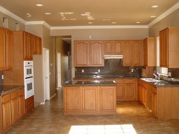 4th image of 1084 E Lodgepole Dr