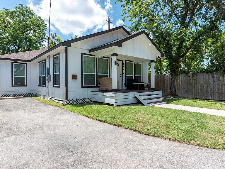 2631 Stevens St — Photo 2