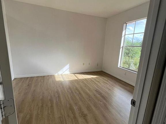 5th image of 5548 Metrowest Blvd #6