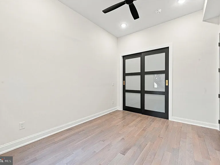 260 S 18th St #1 — Photo 13