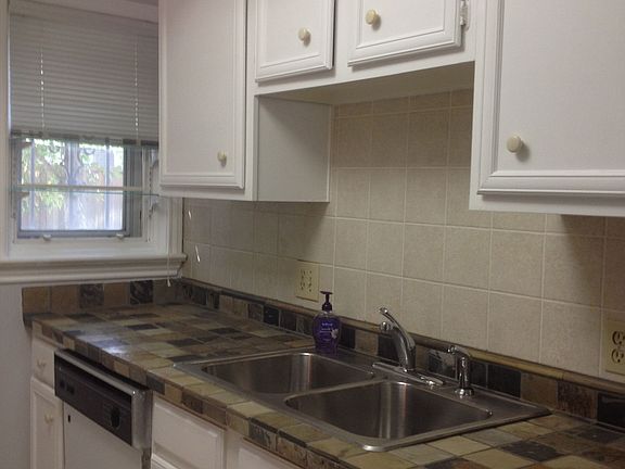 3rd image of 6370 Bordeaux Ave #6370