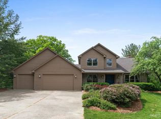 40W992 Creekwood Dr, Elgin, IL 60124