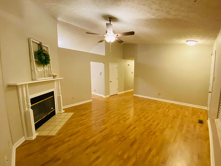 6033 Waterbury Ln — Photo 4