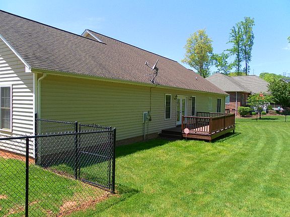 5' Blk Fence & Wood Deck