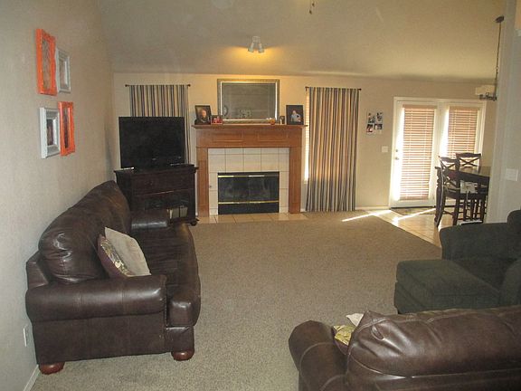 2nd image of 817 E Park Pl