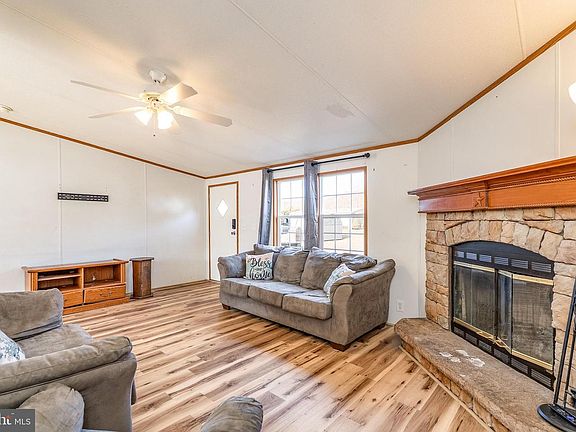 5th image of 684 Jollett Rd