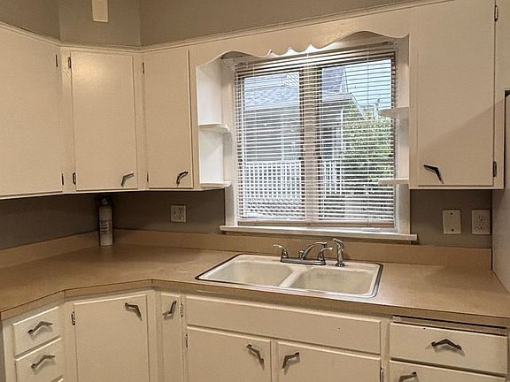 5th image of 1412 W 148th St #G