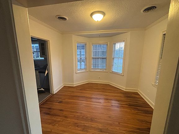 4th image of 1806 York Ave