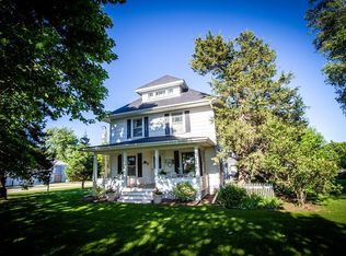 19577 Hickory Ave, Clear Lake, IA 50428