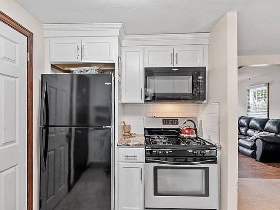 3rd image of 10 Tobin Ave