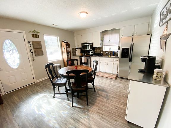 3rd image of 708 W Virginia Ave
