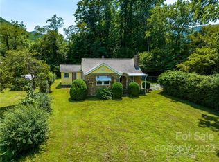 576 Davis Creek Rd, Candler, NC 28715