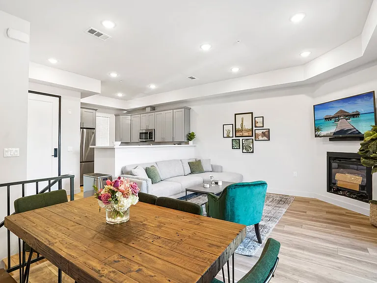 10910 Peach Grove St #5 — Photo 5
