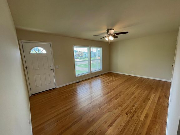 4th image of 545 Wren Dr