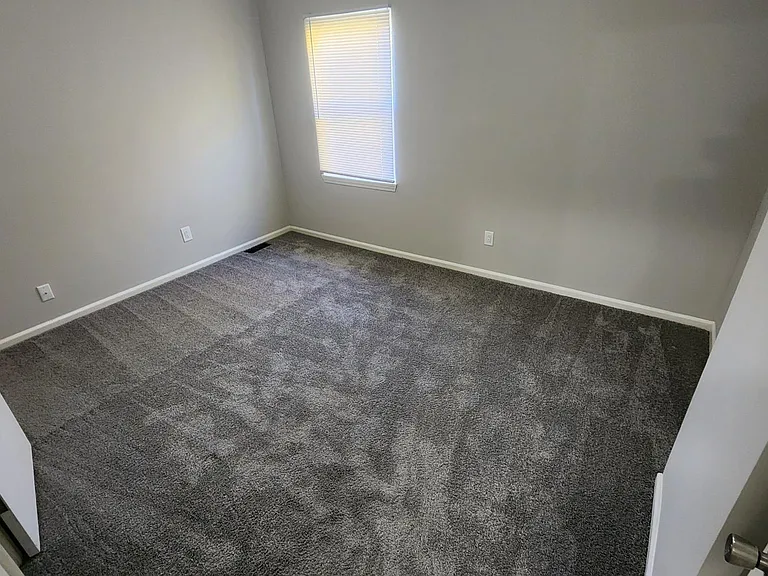 1253 Eastwood Ave — Photo 4