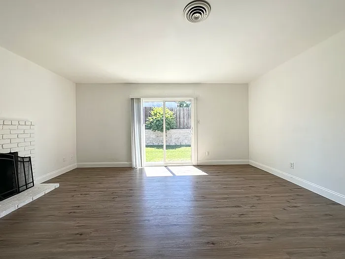 1320 Sheridan Ave — Photo 8