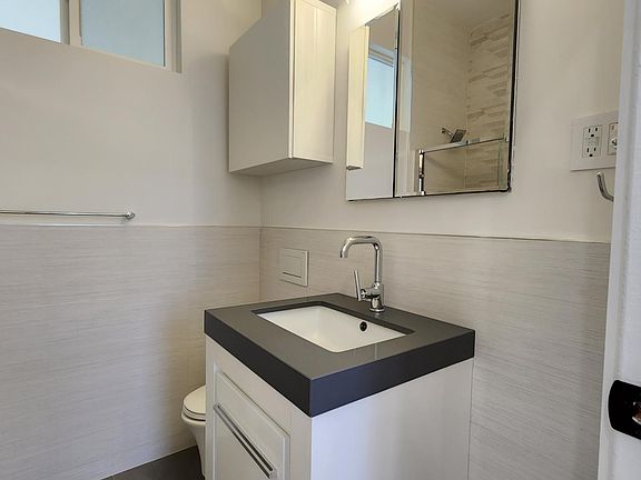4th image of 275 Brighton Ave