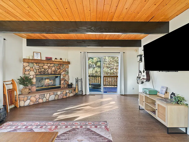 692 Santa Barbara Ave — Photo 10