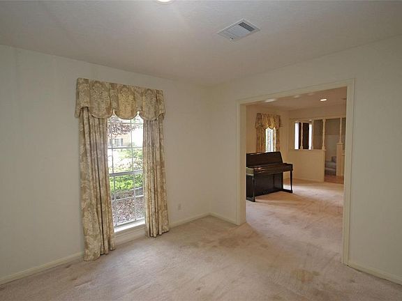 5th image of 1102 Calderwood Dr