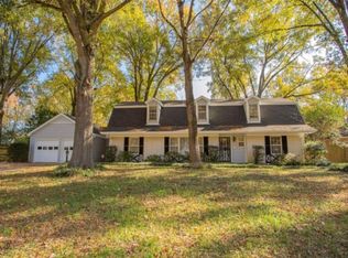 1424 Kirby Rd, Memphis, TN 38120