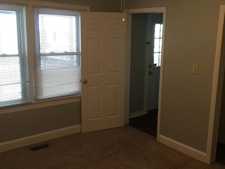1124 W Marsh St — Photo 7