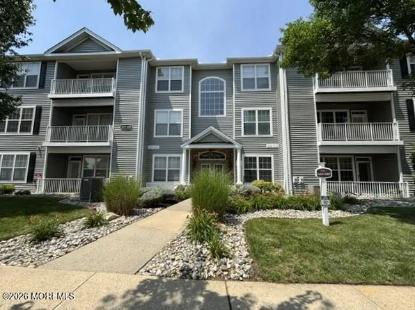671 Saint Andrews Pl, Englishtown, NJ 07726