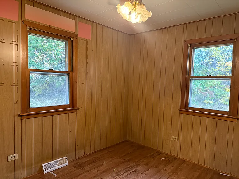 221 E 500 N — Photo 14