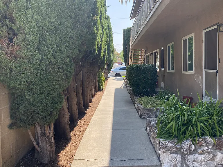7717 Bright Ave #7 — Photo 9