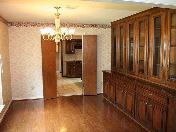  Formal Dining
