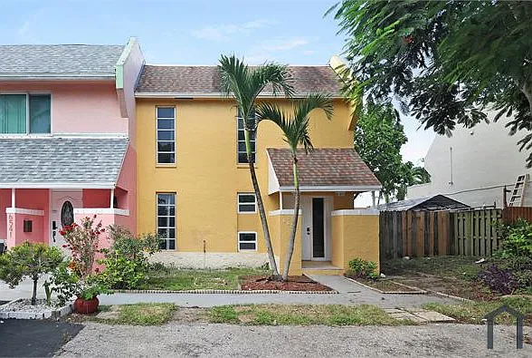 4 bed, $3,667 — Photo 1