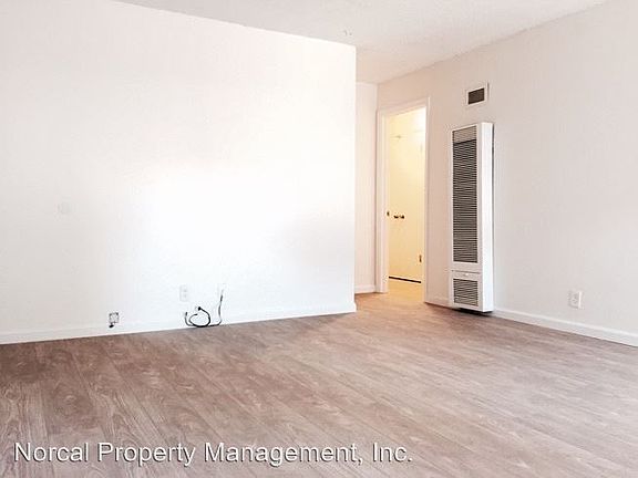 2nd image of 1069 Oakmont Dr APT 2