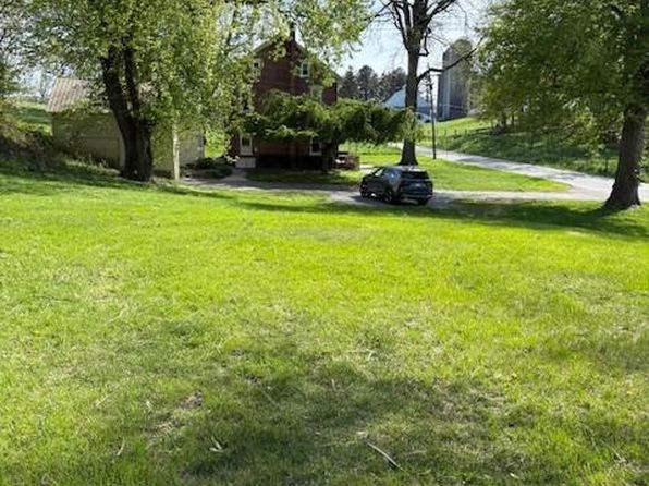215 Schuler Rd, Fleetwood, PA 19522