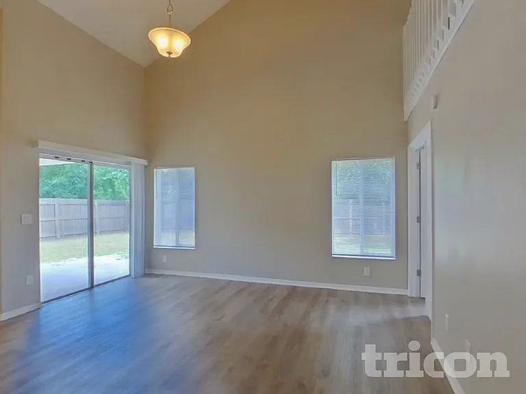 1330 Gangplank Dr — Photo 2