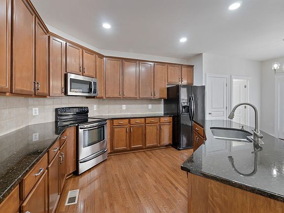 4th image of 120 Mossy Creek Ct