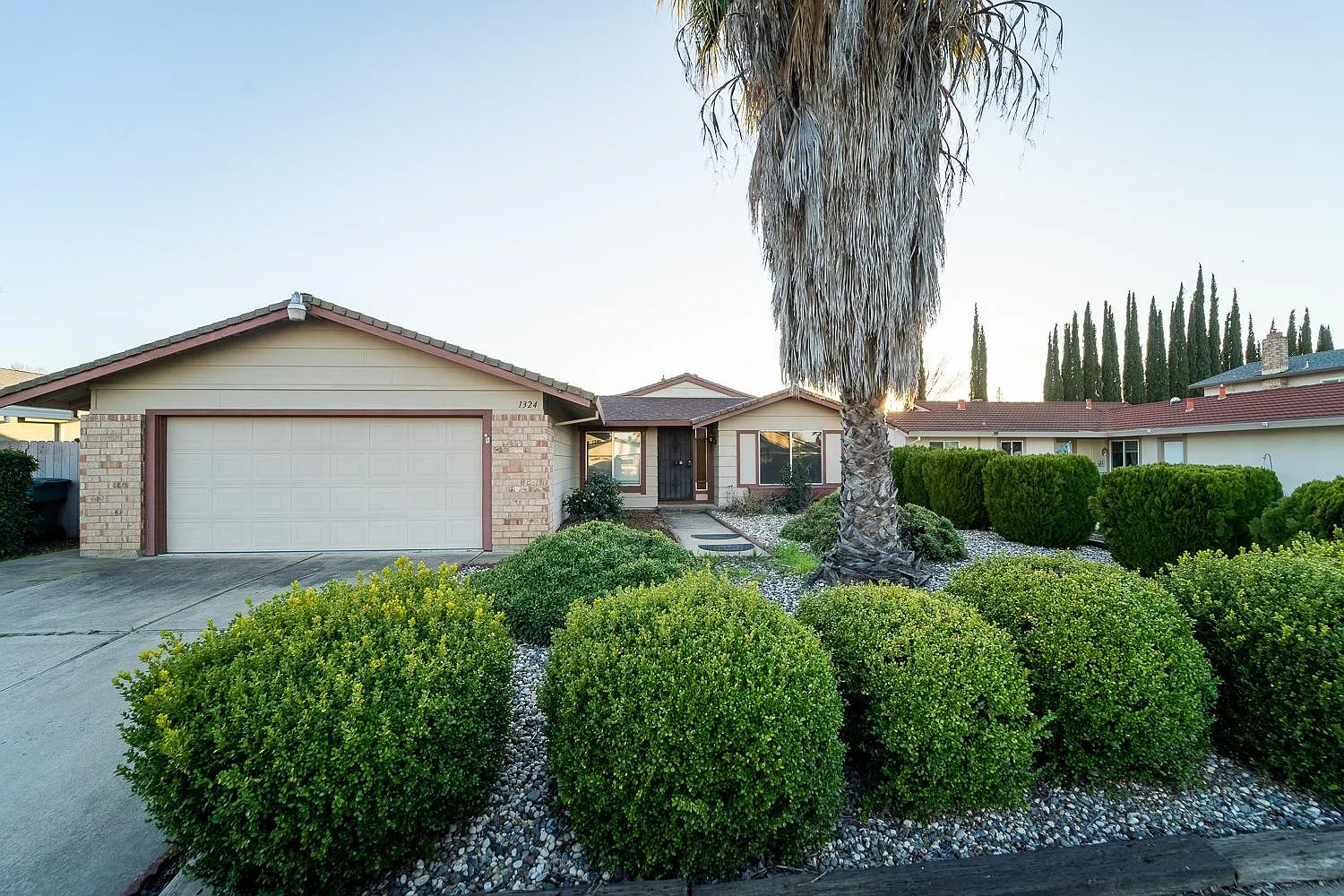 1324 Johnson Ave photo 1