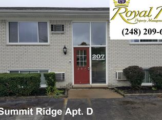 207 Summit Rdg APT D, White Lake, MI 48386