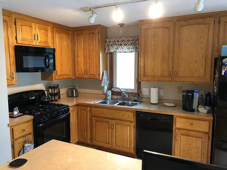 17384 Rustic Hills Dr — Photo 3