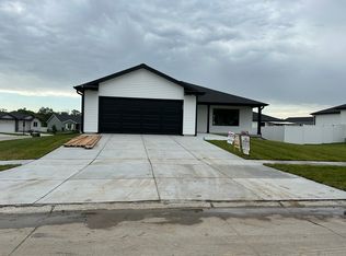 620 Rittenhouse, Hastings, NE 68901
