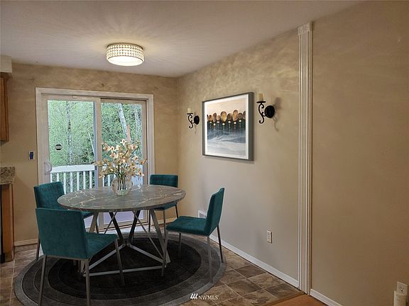 4th image of 3604 230 Drive NE