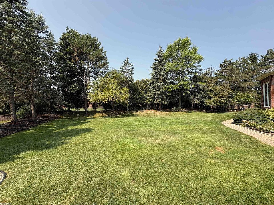 56411 Dickens Dr, photo 5