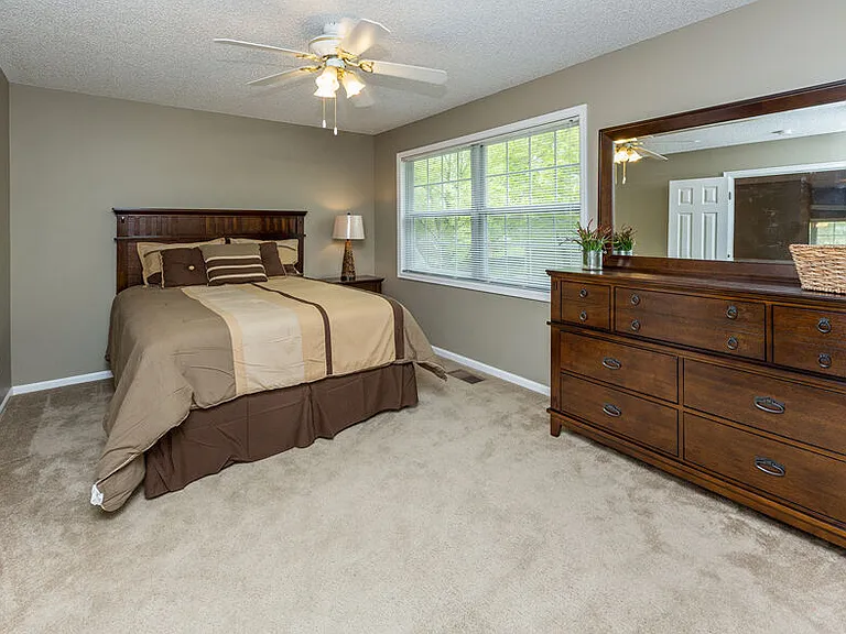 Ashworth Pointe & Foxboro Townhomes — Photo 28
