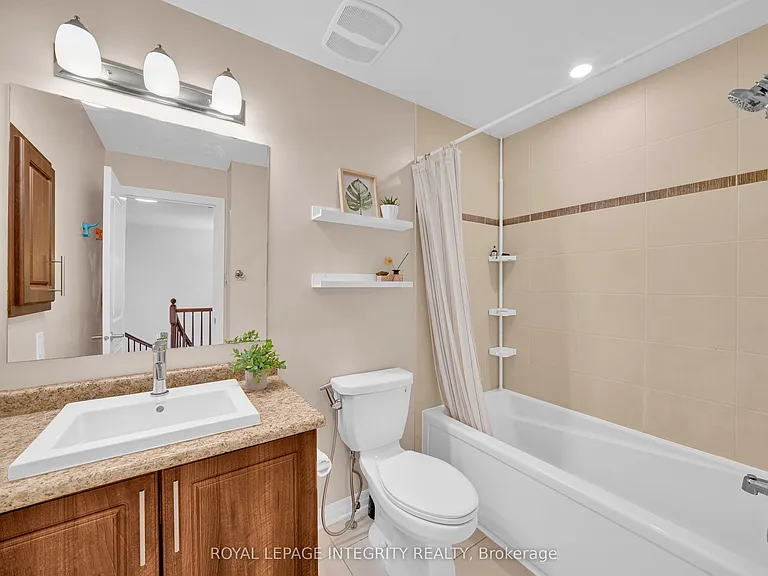 114 Hawkeswood Dr — Photo 36