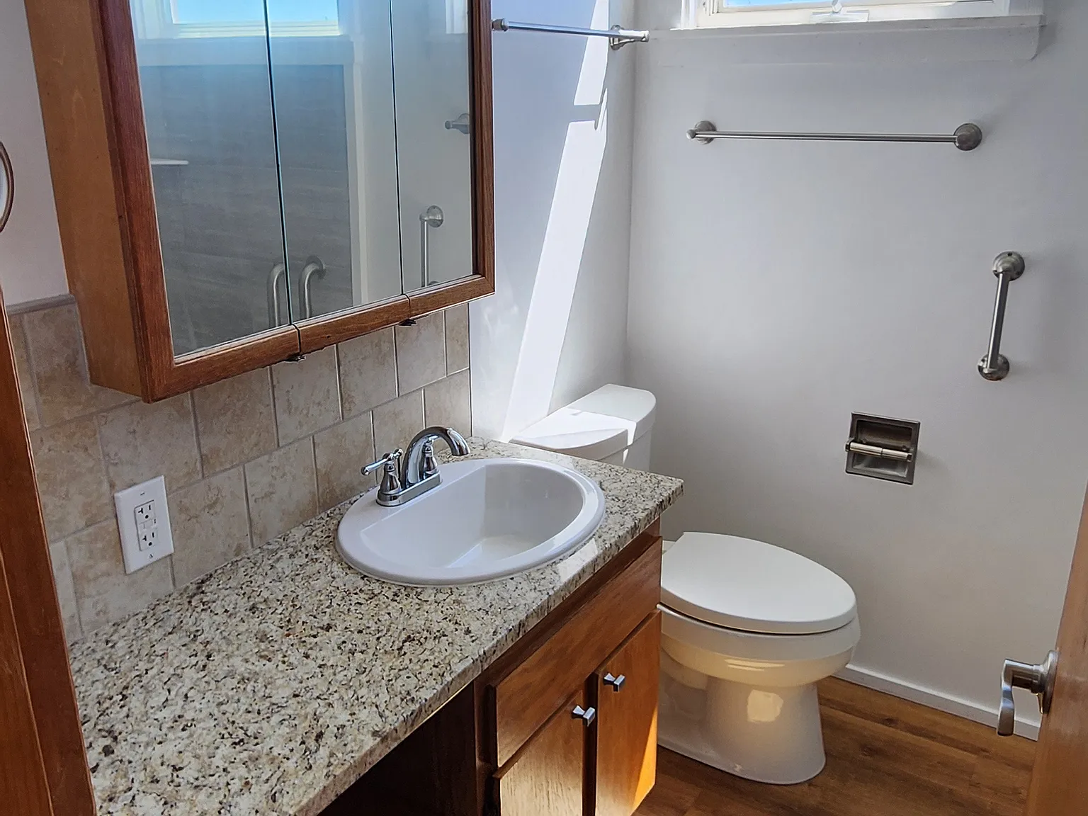 2 bed, 800 sqft, $2,400 — Photo 3