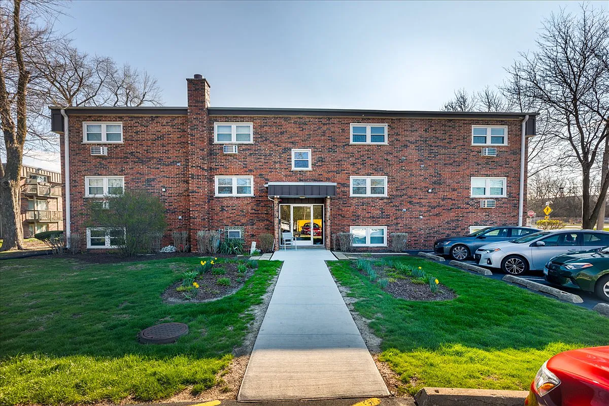 1 bed, 925 sqft, $1,495 — Photo 1