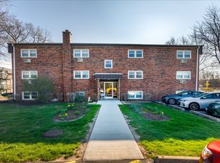 5740 East Ave APT 2D, La Grange, IL 60525