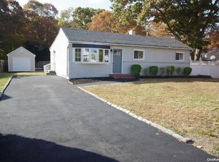 34 E Oakdale St, Bay Shore, NY