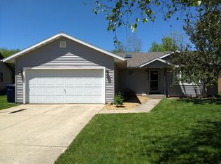 1572 Lasalle Ct, Janesville, WI 53546