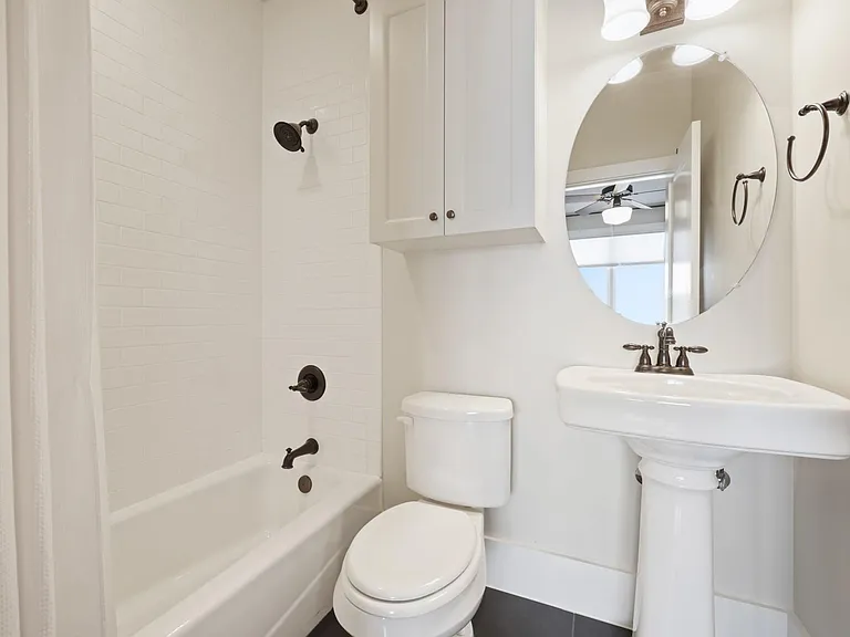 206 E Live Oak St #C — Photo 18
