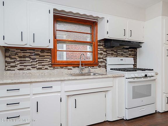 5th image of 103 Grandview Ave
