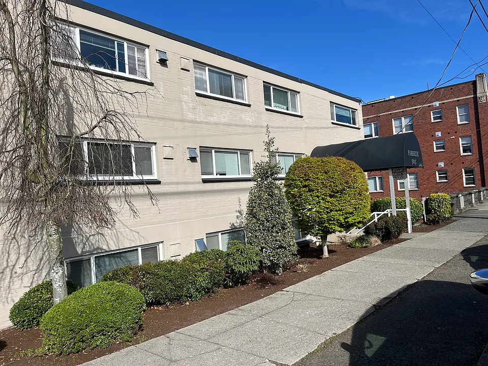 5615 Phinney Ave N #206